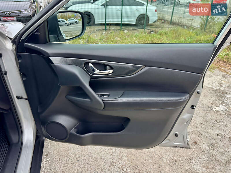 Внедорожник / Кроссовер Nissan Rogue 2015 в Киеве