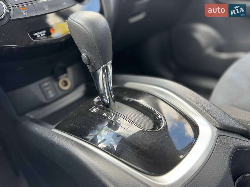 Внедорожник / Кроссовер Nissan Rogue 2016 в Киеве