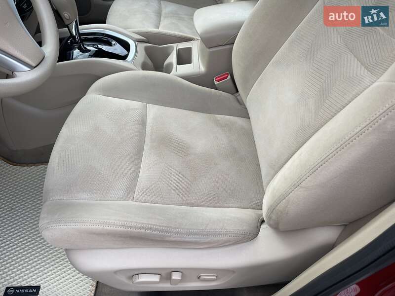 Позашляховик / Кросовер Nissan Rogue 2014 в Миколаєві