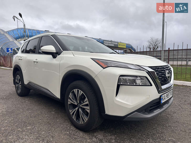 Внедорожник / Кроссовер Nissan Rogue 2023 в Киеве