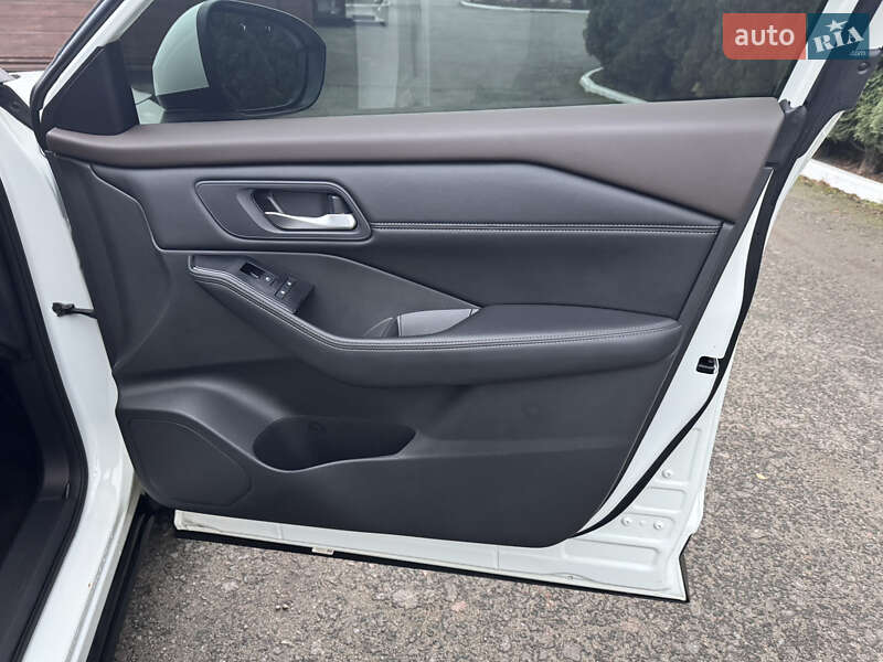 Внедорожник / Кроссовер Nissan Rogue 2023 в Киеве