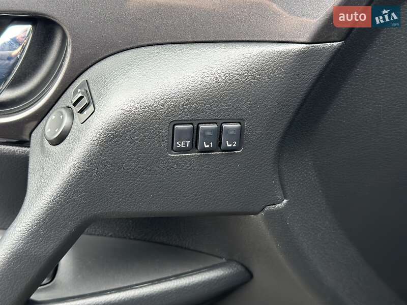 Внедорожник / Кроссовер Nissan Rogue 2019 в Киеве