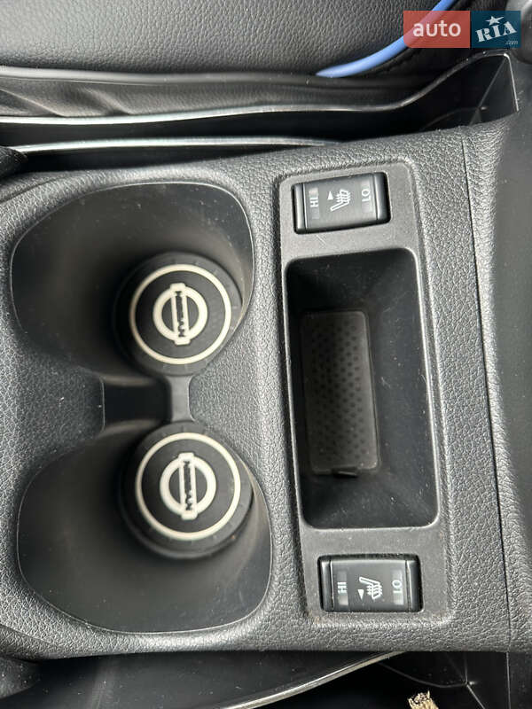 Позашляховик / Кросовер Nissan Rogue 2016 в Києві