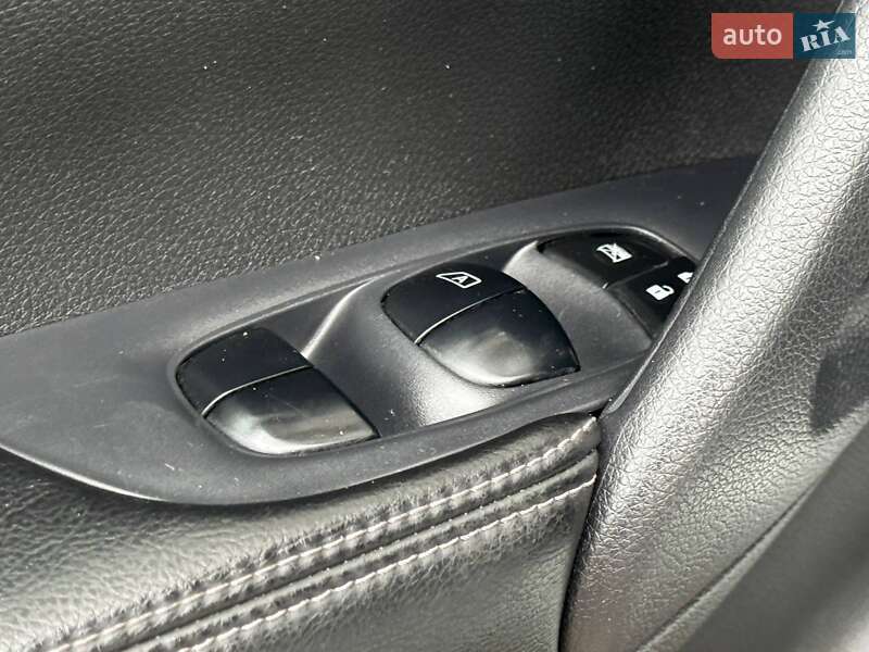 Внедорожник / Кроссовер Nissan Rogue 2015 в Ахтырке