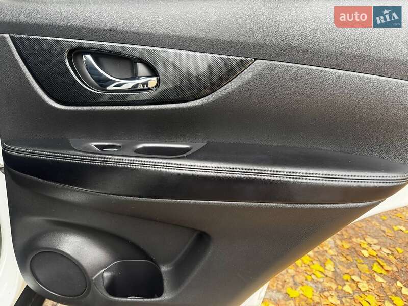 Внедорожник / Кроссовер Nissan Rogue 2015 в Ахтырке