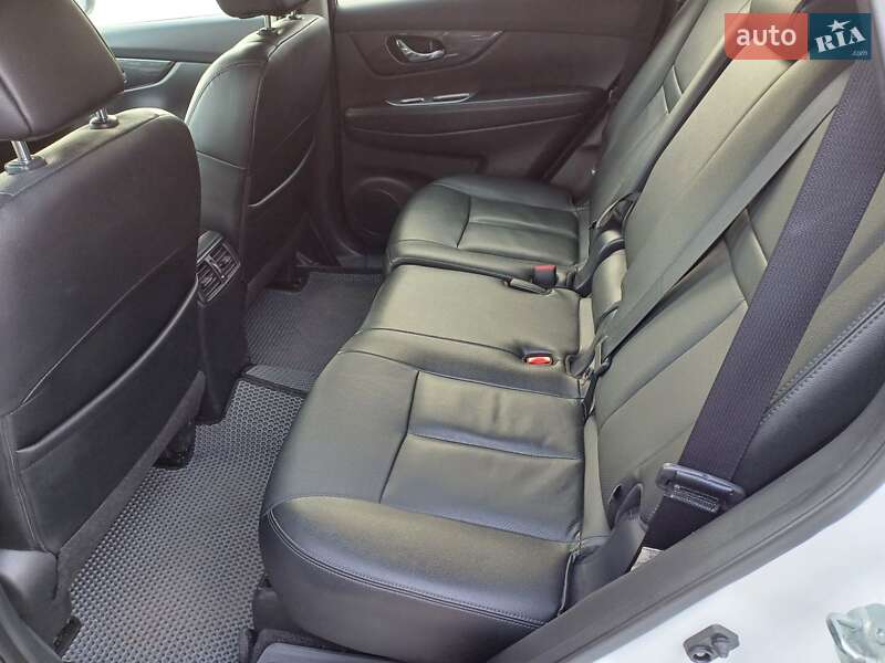 Внедорожник / Кроссовер Nissan Rogue 2016 в Киеве