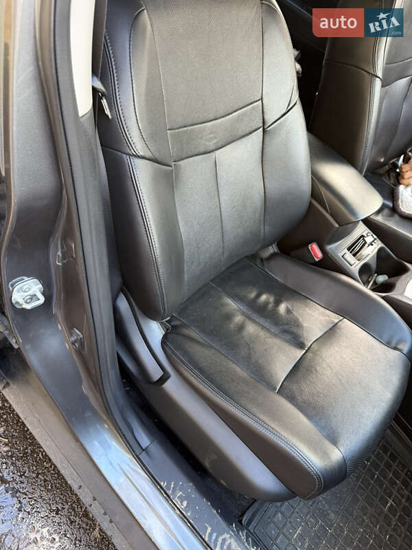 Внедорожник / Кроссовер Nissan Rogue 2016 в Киеве