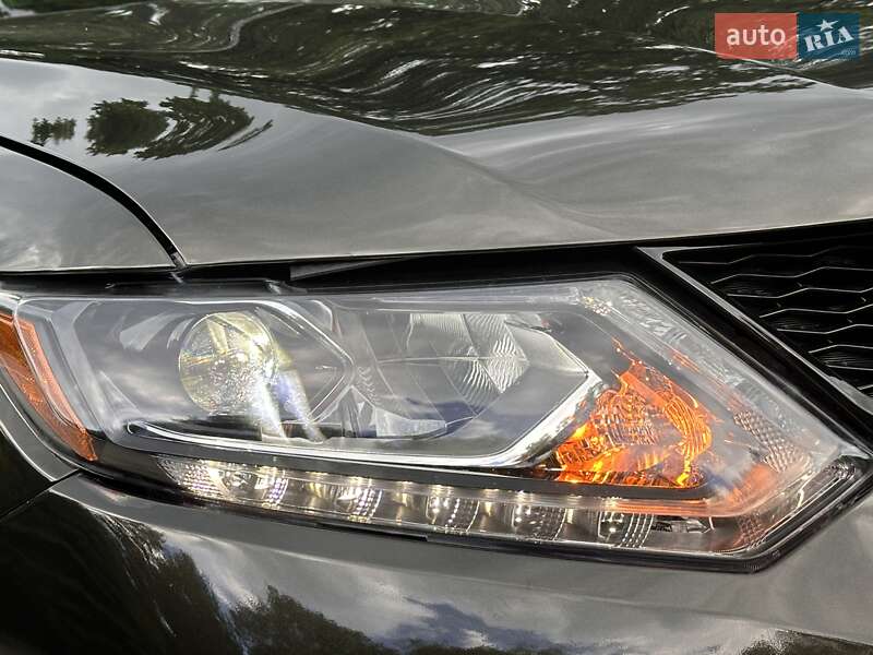 Внедорожник / Кроссовер Nissan Rogue 2015 в Дрогобыче