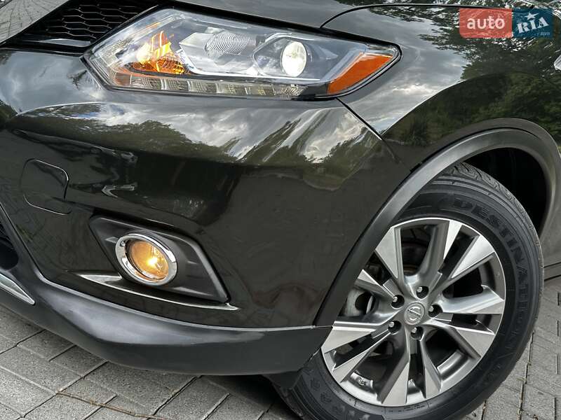Внедорожник / Кроссовер Nissan Rogue 2015 в Дрогобыче