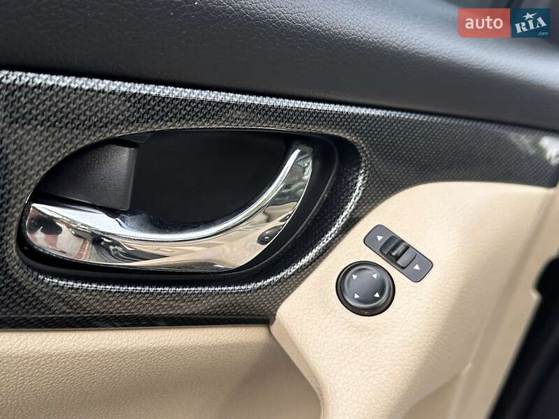 Внедорожник / Кроссовер Nissan Rogue 2015 в Дрогобыче