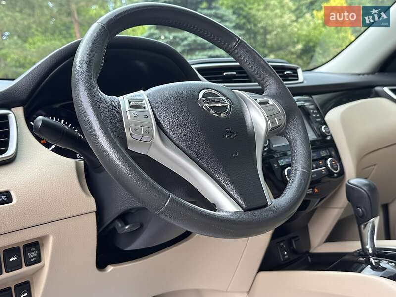 Внедорожник / Кроссовер Nissan Rogue 2015 в Дрогобыче