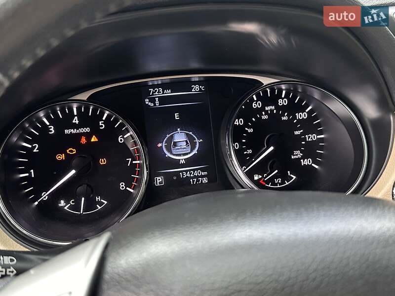 Внедорожник / Кроссовер Nissan Rogue 2015 в Дрогобыче