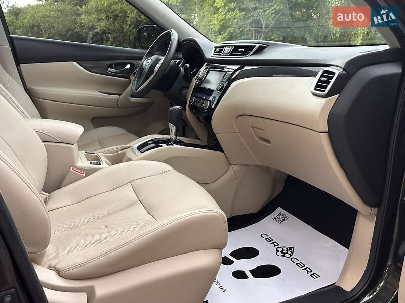 Внедорожник / Кроссовер Nissan Rogue 2015 в Дрогобыче