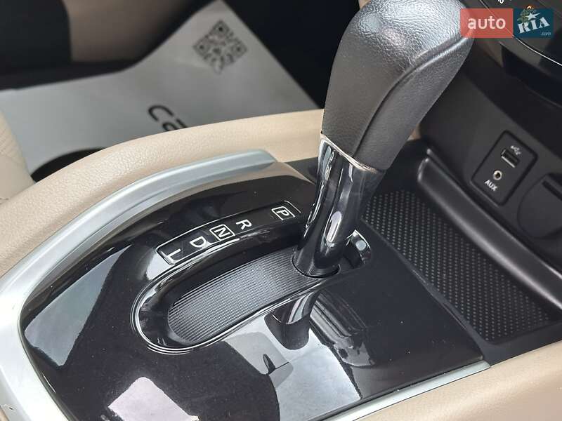 Внедорожник / Кроссовер Nissan Rogue 2015 в Дрогобыче