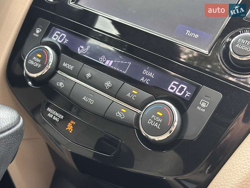 Внедорожник / Кроссовер Nissan Rogue 2015 в Дрогобыче