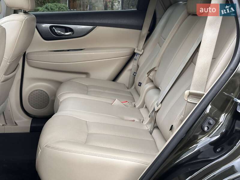 Внедорожник / Кроссовер Nissan Rogue 2015 в Дрогобыче