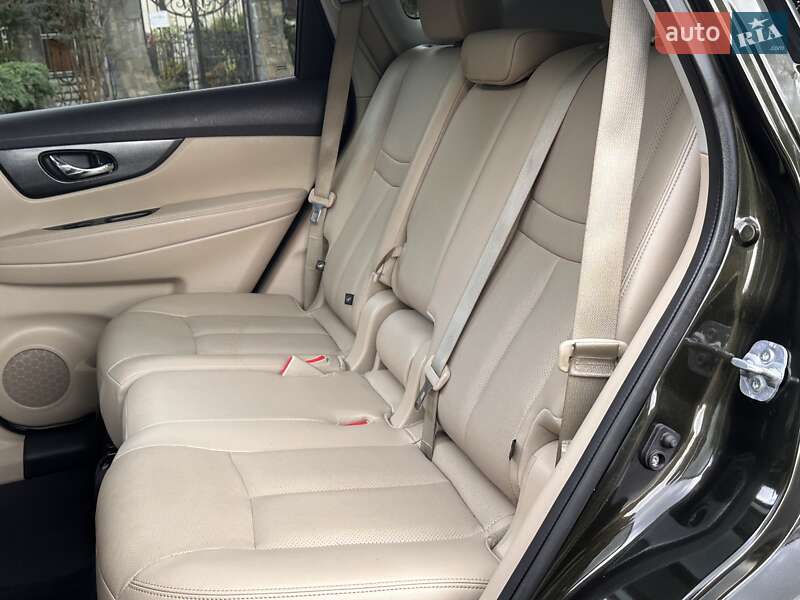 Внедорожник / Кроссовер Nissan Rogue 2015 в Дрогобыче