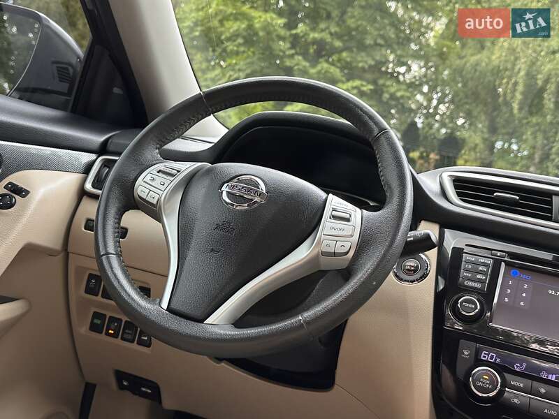 Внедорожник / Кроссовер Nissan Rogue 2015 в Дрогобыче