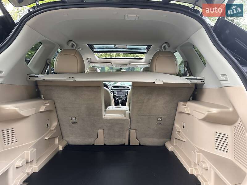 Внедорожник / Кроссовер Nissan Rogue 2015 в Дрогобыче