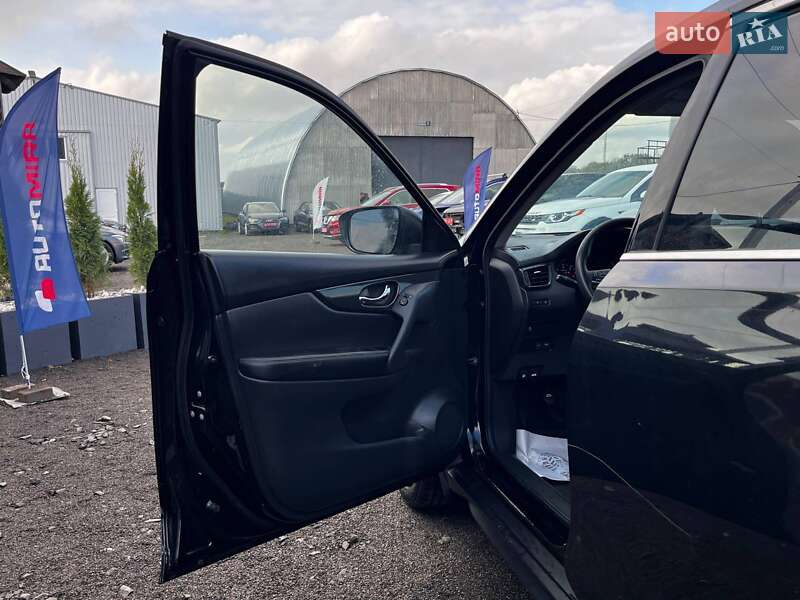 Внедорожник / Кроссовер Nissan Rogue 2017 в Луцке