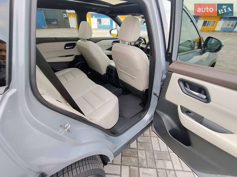 Внедорожник / Кроссовер Nissan Rogue 2023 в Житомире