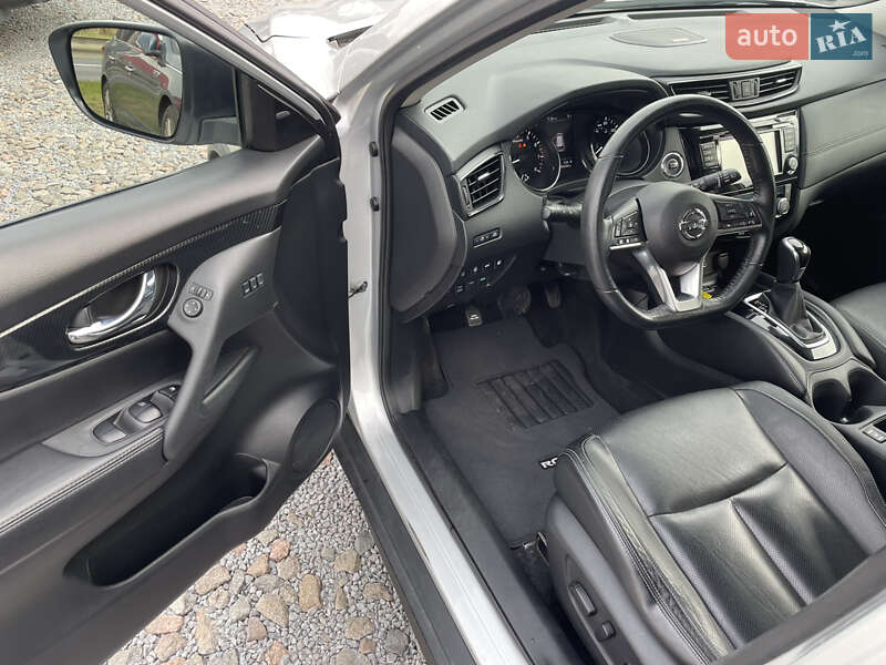 Позашляховик / Кросовер Nissan Rogue 2017 в Львові