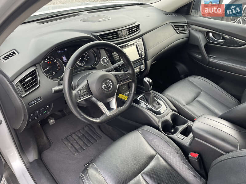 Позашляховик / Кросовер Nissan Rogue 2017 в Львові