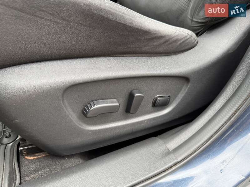 Позашляховик / Кросовер Nissan Rogue 2015 в Києві