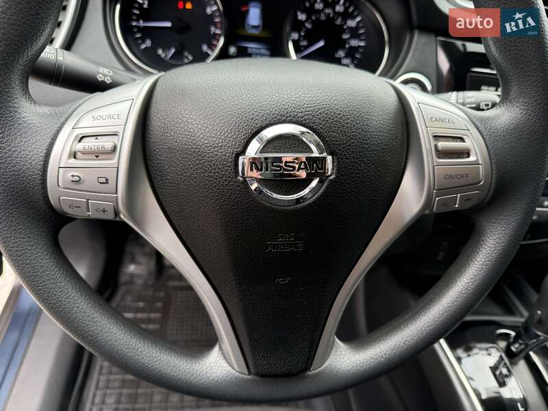 Позашляховик / Кросовер Nissan Rogue 2015 в Києві