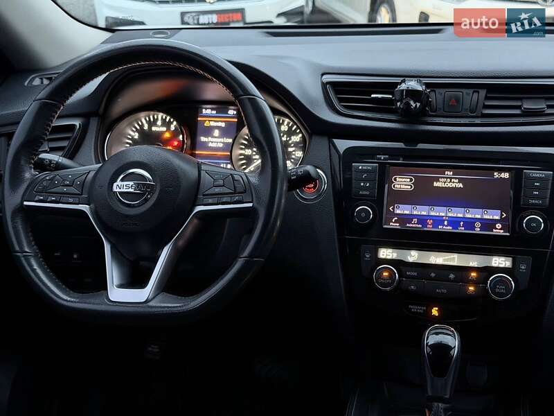 Внедорожник / Кроссовер Nissan Rogue 2017 в Харькове