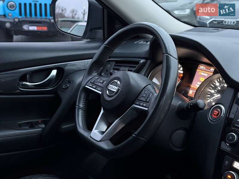 Внедорожник / Кроссовер Nissan Rogue 2017 в Харькове