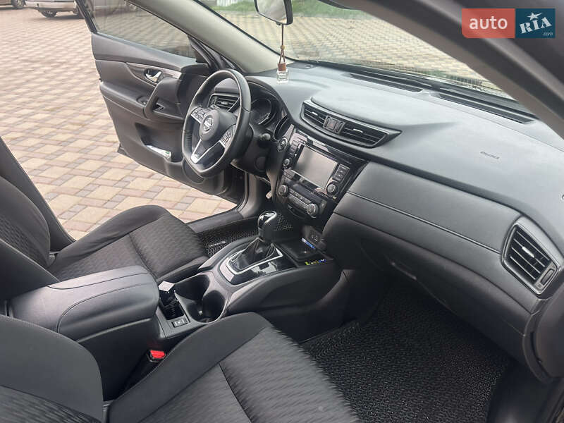 Внедорожник / Кроссовер Nissan Rogue 2020 в Гайсине