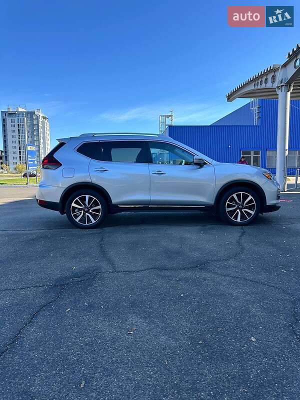 Позашляховик / Кросовер Nissan Rogue 2017 в Миколаєві