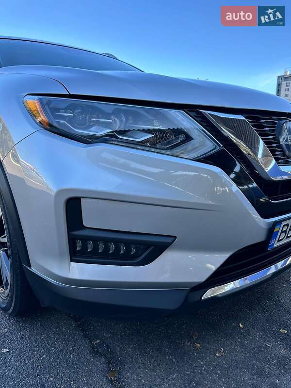 Позашляховик / Кросовер Nissan Rogue 2017 в Миколаєві