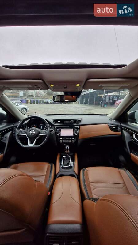 Внедорожник / Кроссовер Nissan Rogue 2017 в Запорожье