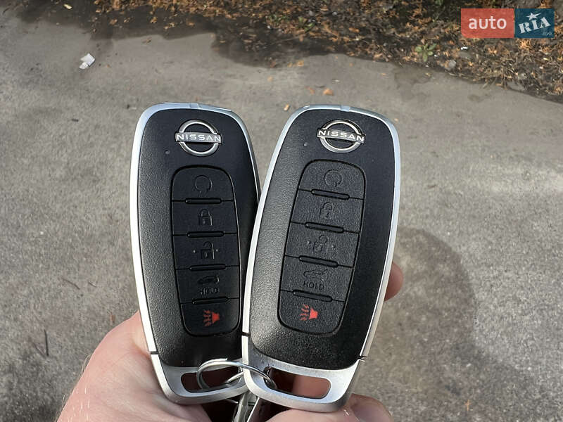 Внедорожник / Кроссовер Nissan Rogue 2023 в Киеве