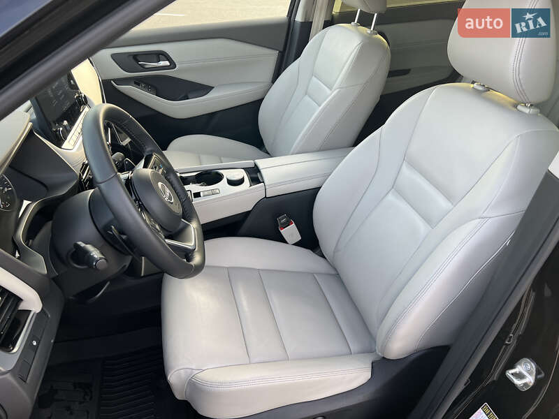 Внедорожник / Кроссовер Nissan Rogue 2023 в Киеве