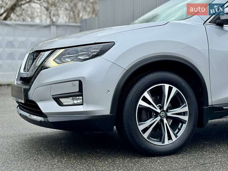 Внедорожник / Кроссовер Nissan Rogue 2017 в Киеве