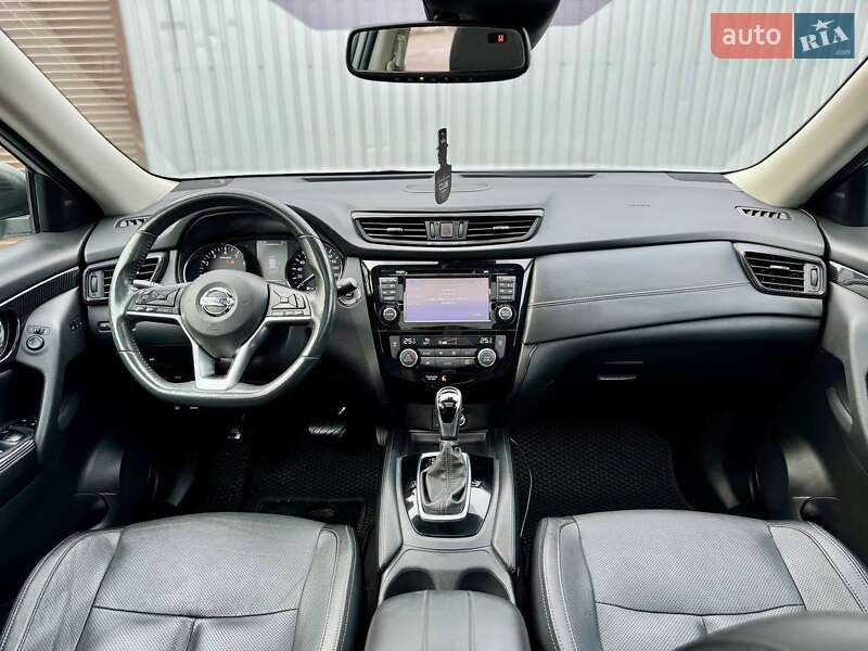 Внедорожник / Кроссовер Nissan Rogue 2017 в Киеве