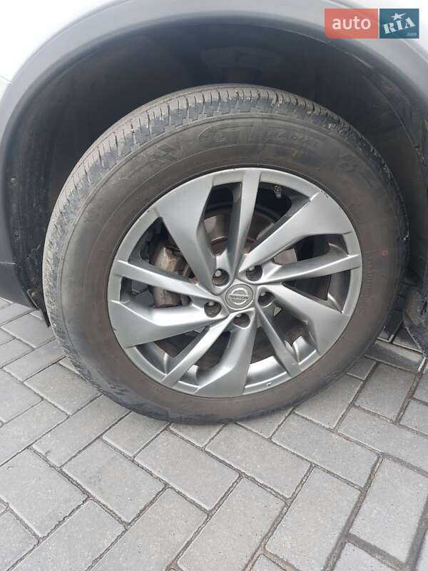 Внедорожник / Кроссовер Nissan Rogue 2015 в Кременчуге