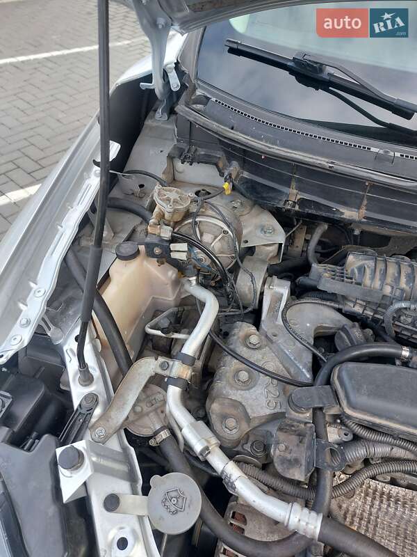 Внедорожник / Кроссовер Nissan Rogue 2015 в Кременчуге