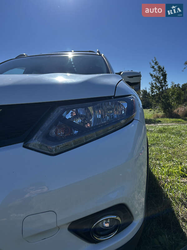 Внедорожник / Кроссовер Nissan Rogue 2016 в Новоднестровске