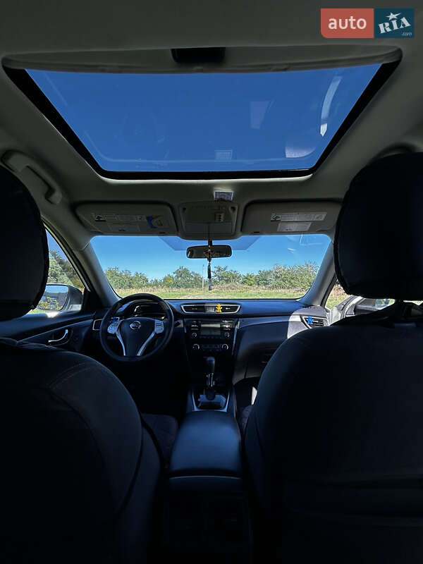 Внедорожник / Кроссовер Nissan Rogue 2016 в Новоднестровске