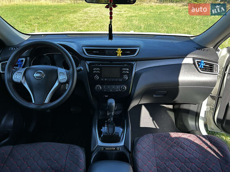 Внедорожник / Кроссовер Nissan Rogue 2016 в Новоднестровске