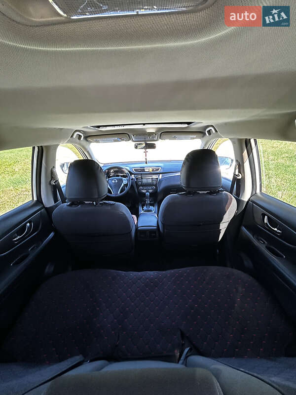 Внедорожник / Кроссовер Nissan Rogue 2016 в Новоднестровске