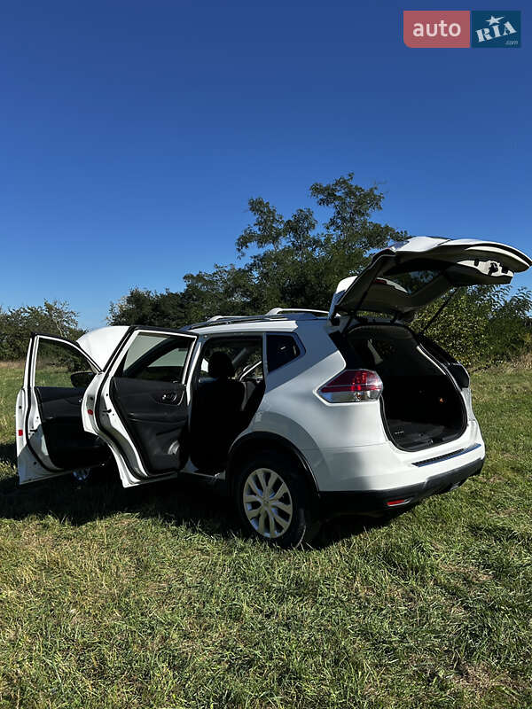 Внедорожник / Кроссовер Nissan Rogue 2016 в Новоднестровске