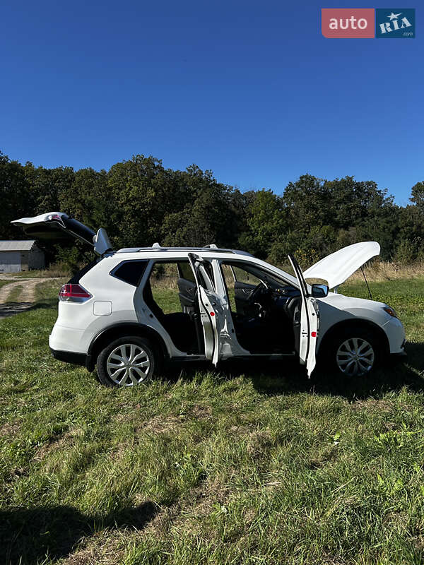 Внедорожник / Кроссовер Nissan Rogue 2016 в Новоднестровске