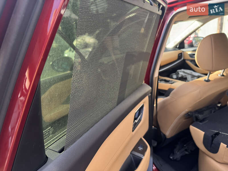 Внедорожник / Кроссовер Nissan Rogue 2023 в Львове