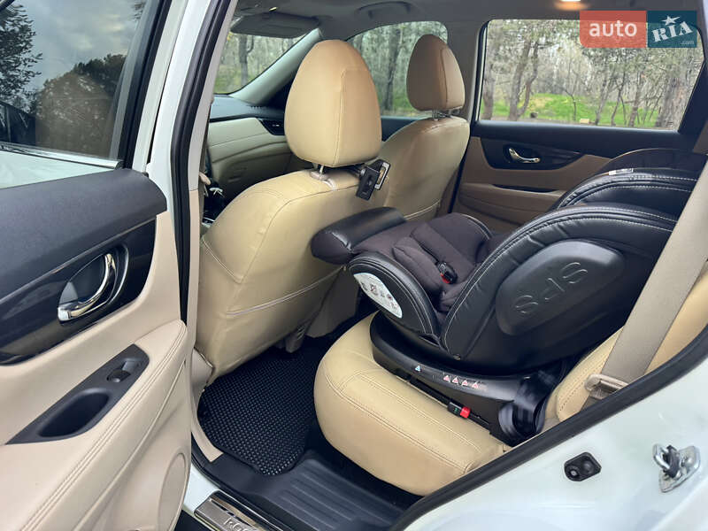 Внедорожник / Кроссовер Nissan Rogue 2017 в Запорожье