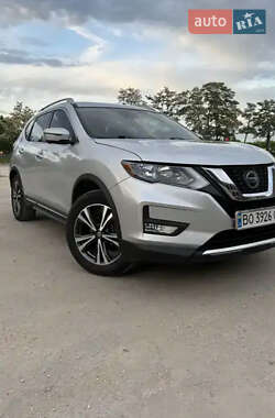 Внедорожник / Кроссовер Nissan Rogue 2017 в Хмельницком